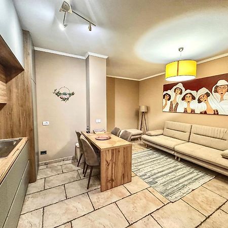 Amos City Center Apartment Tirana Buitenkant foto