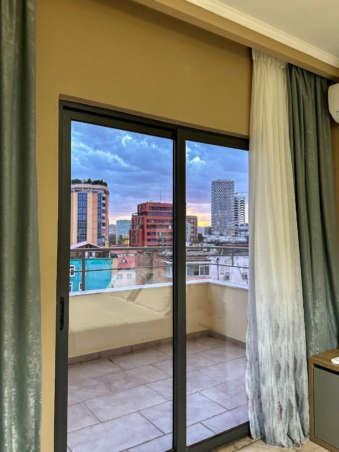Amos City Center Apartment Tirana Buitenkant foto