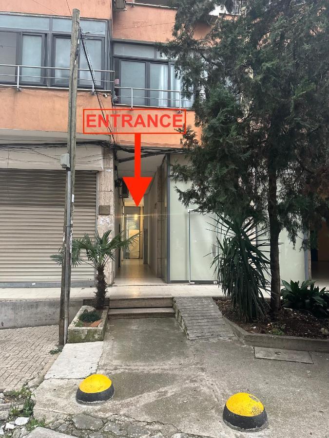 Amos City Center Apartment Tirana Buitenkant foto